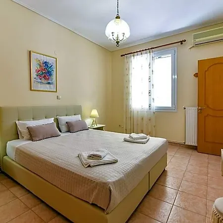 Ionis Hotel 2*