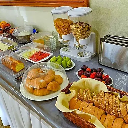Ionis Hotel 2*